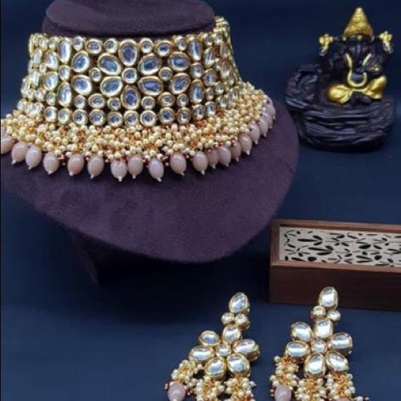 Kundan and semi precious stones Indian wedding jewellery set - Picture 3 of 8